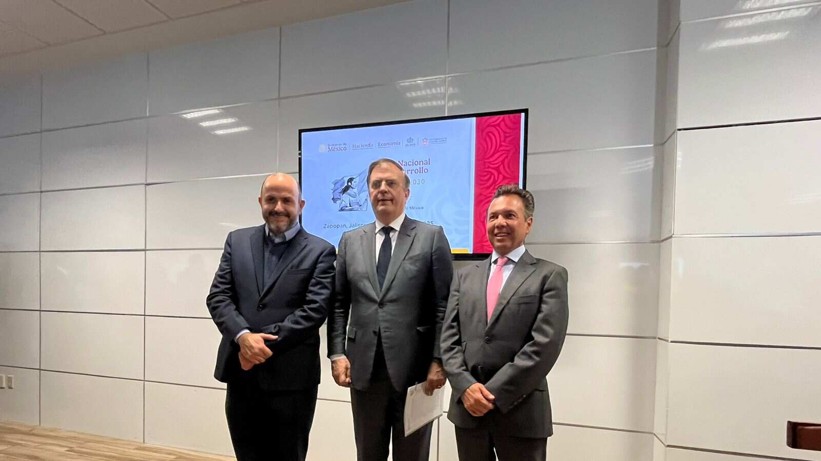 En la Universidad de Guadalajara se discute el Plan Nacional de Desarrollo del Gobierno Federal