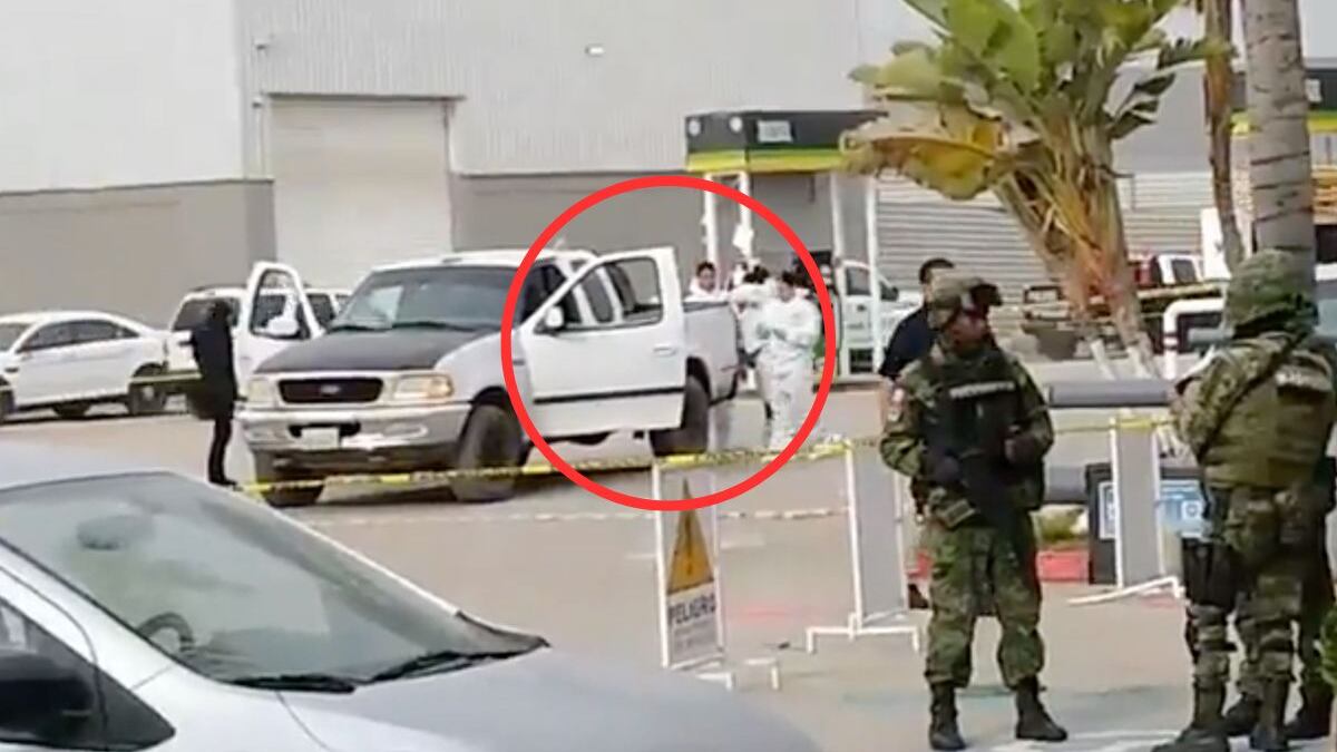 Encuentran camioneta con cadáveres en gasolinera de Tijuana.