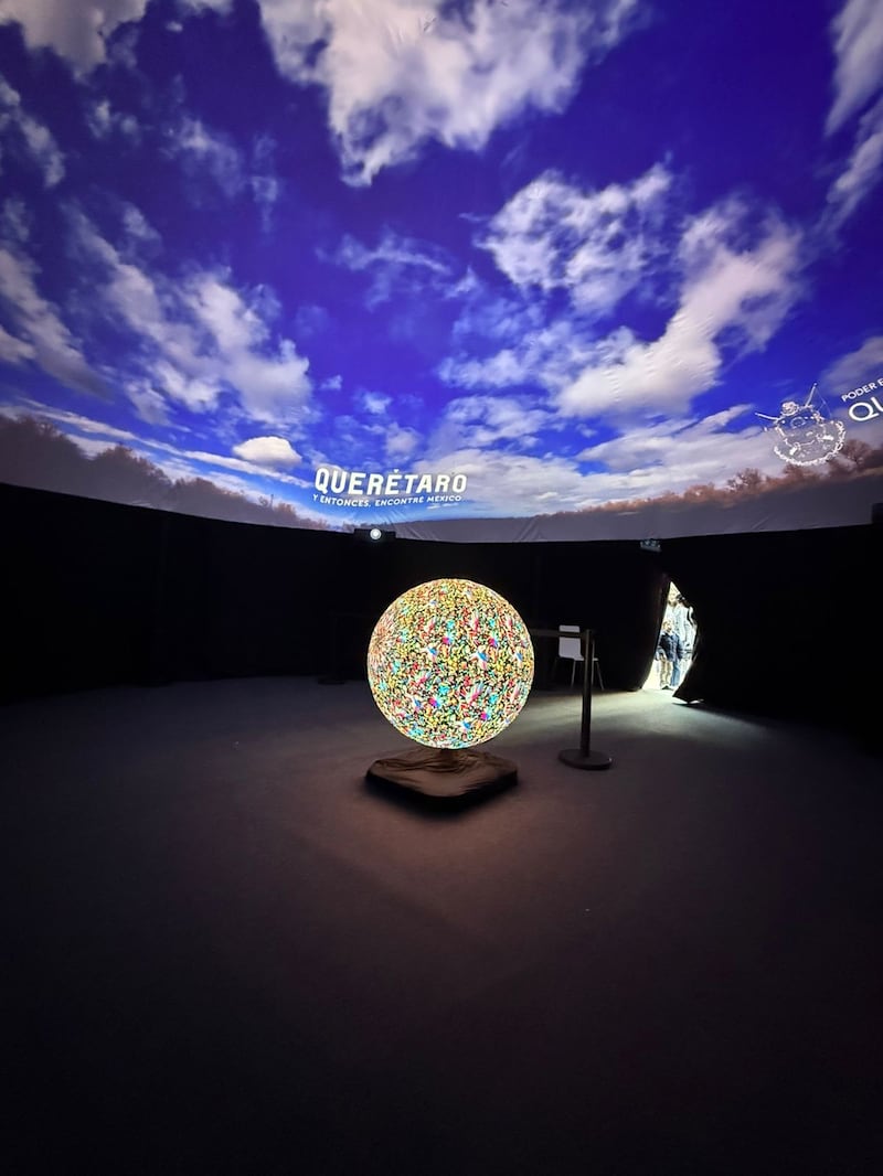 Instalan Domo Inmersivo en la Plaza de Chamberí rumbo a FITUR 2026