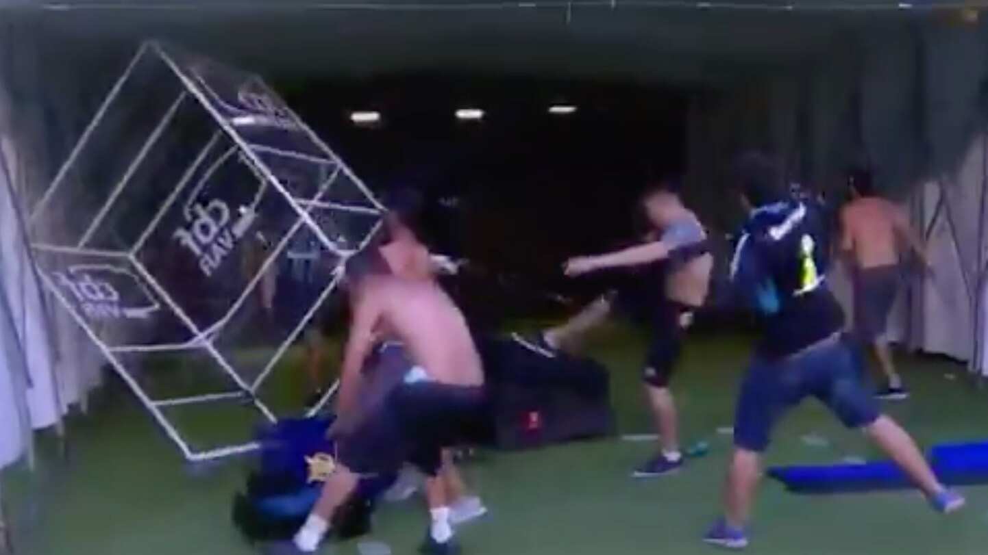 La frustración por los malos resultados del Gremio y las decisiones arbitrales hicieron que los aficionados del equipo invadieran la cancha