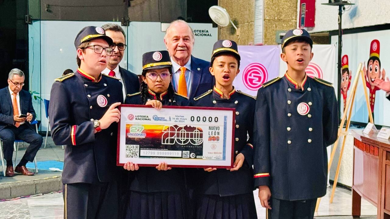 Javier Navarro, secretario general de Gobierno, acudió en representación del gobernador Samuel García.