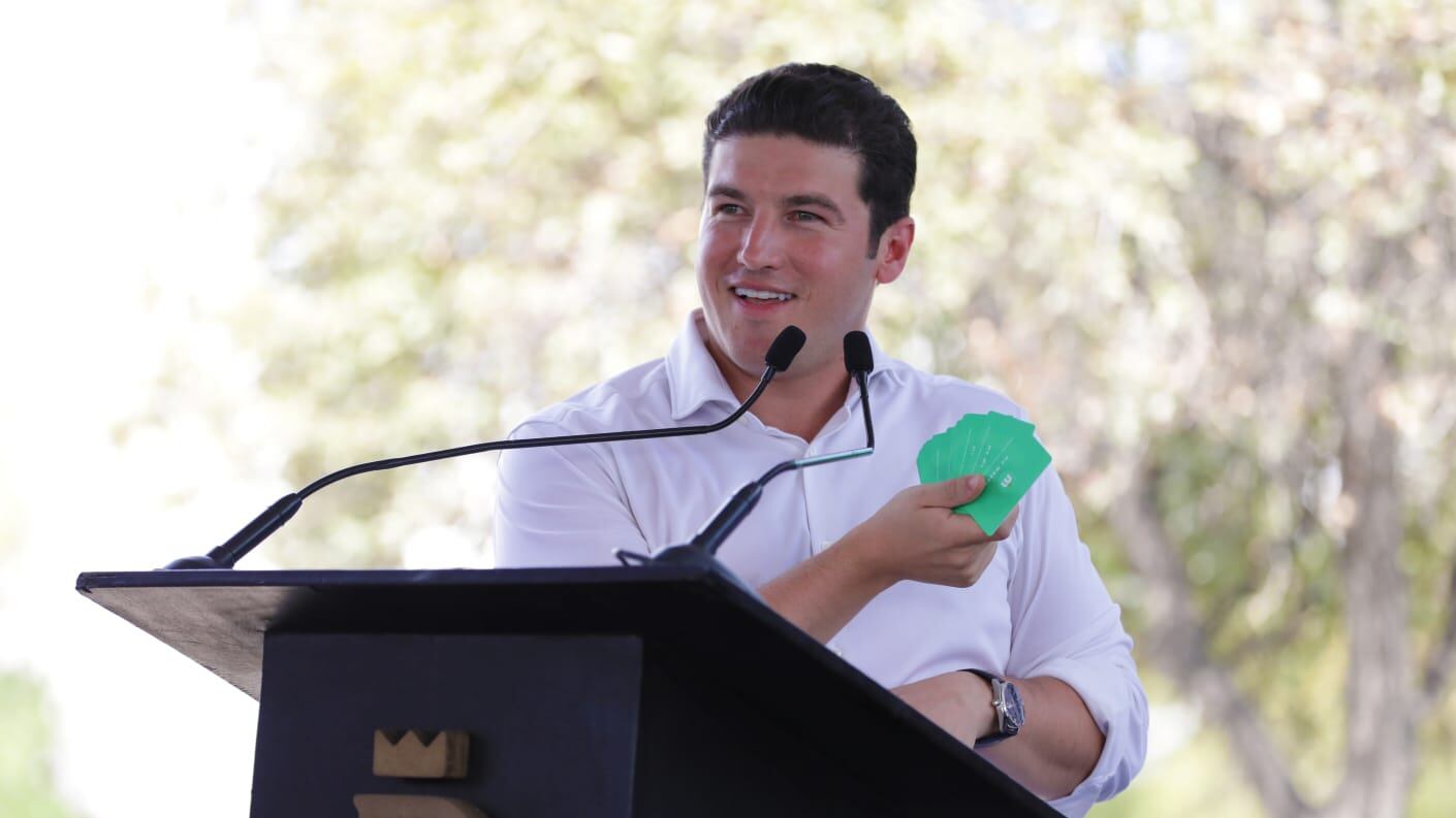 García señaló que se beneficiará a estudiantes, trabajadores y familias de los municipios de Apodaca y Escobedo.