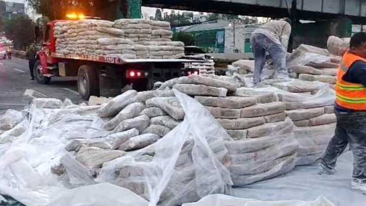 Volcadura de camión en la México-Pachuca.