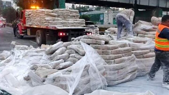 Volcadura de camión en la México-Pachuca.