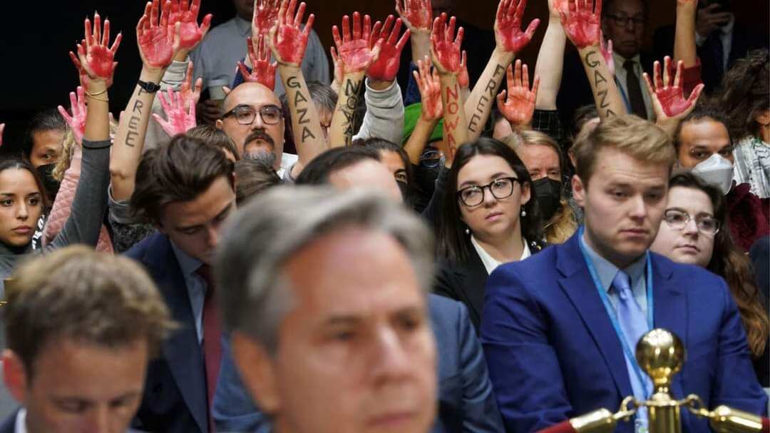 Manifestantes exigen alto al fuego en Gaza durante audiencia del Congreso de EE.UU.