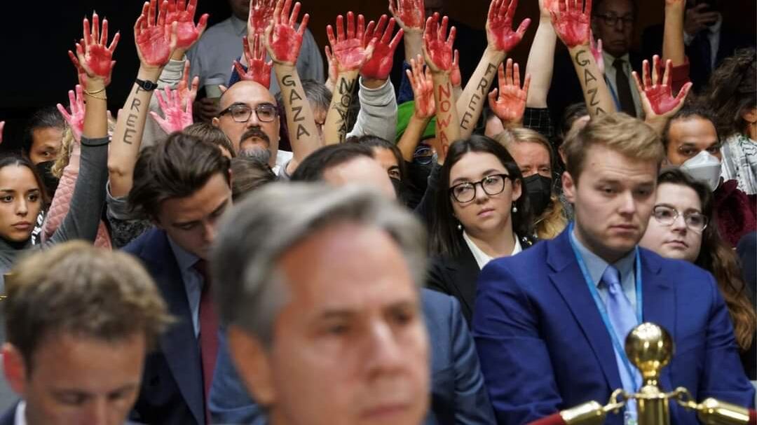 Manifestantes exigen alto al fuego en Gaza durante audiencia del Congreso de EE.UU.