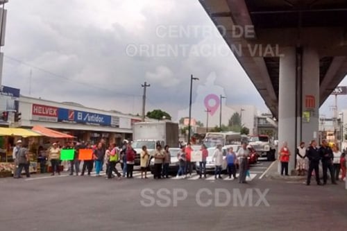 Bloquean avenida Tláhuac, exigen justicia por presunta agresión a menor