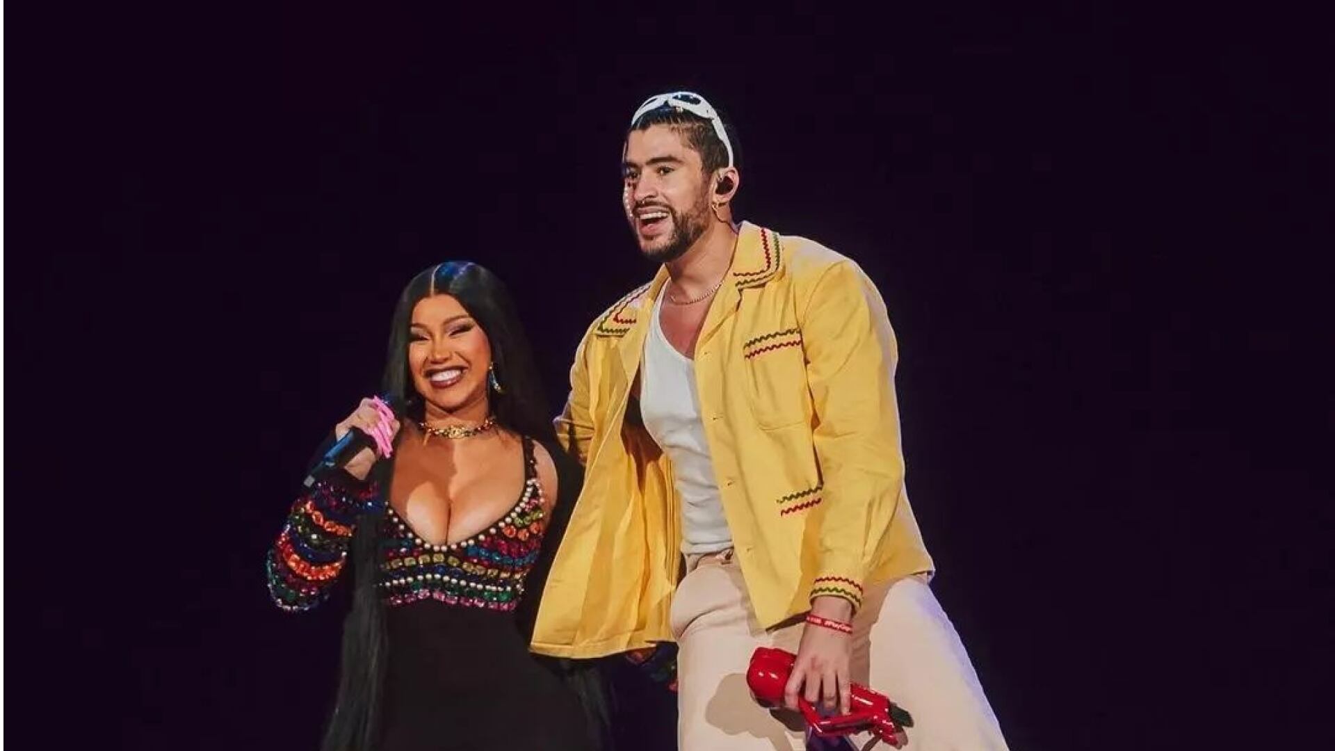 Cardi Bi elogia a Bad Bunny en concierto