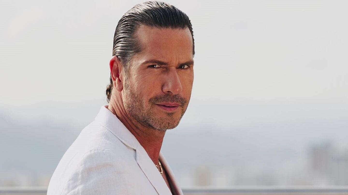 Emiliano Pernía Gardeazabal, hijo del actor Gregorio Pernía, robó más de un suspiro entre las seguidoras de su padre al ir a 'La Casa de Los Famosos'.