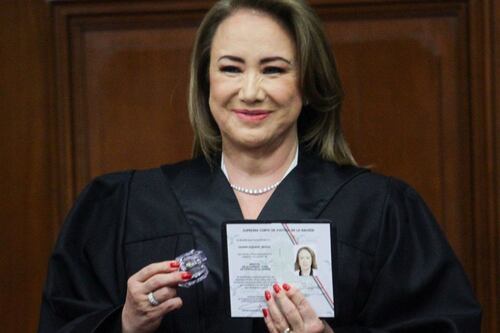 Colectivos ciudadanos piden la renuncia de la ministra Yasmín Esquivel