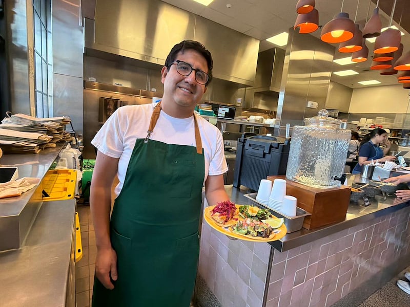El chef oaxaqueño Alam Méndez y la repostera Elisa Reyna apuestan por una cocina mexicana fiel a sus raíces