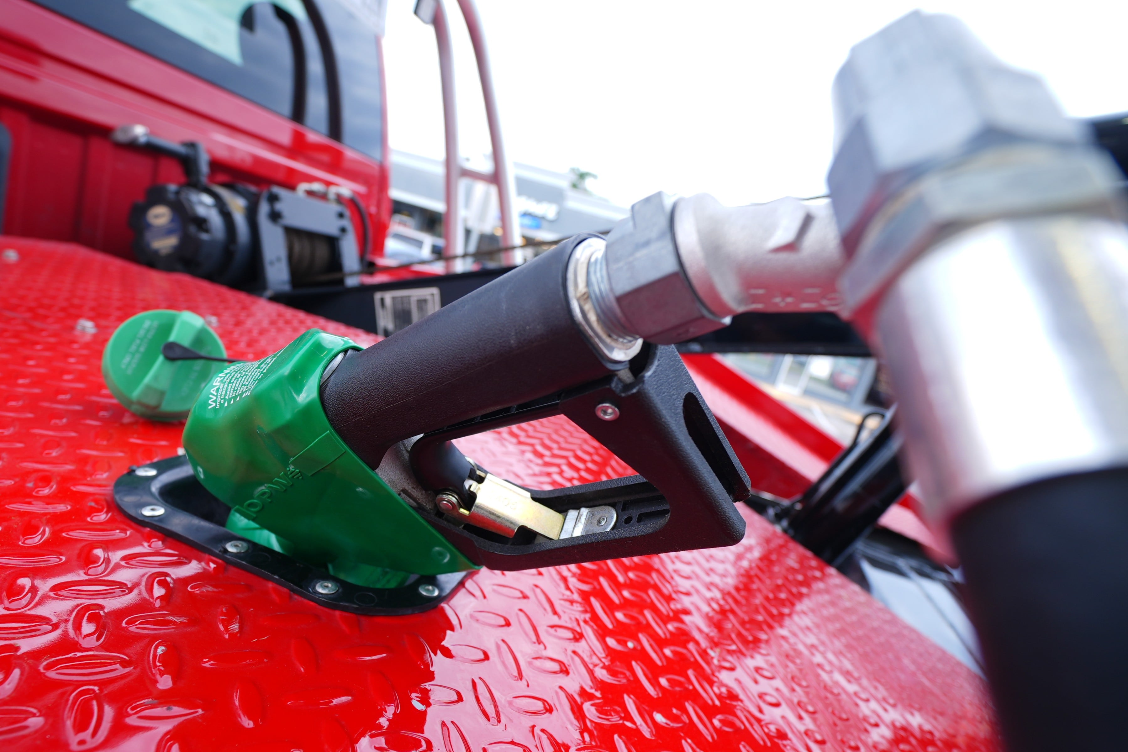 ¿La guerra EEUU-Irán encarece la gasolina? Petróleo, gas e inflación encienden alertas de nuevo