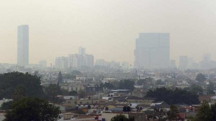 La Secretaría de Medio Ambiente y Desarrollo Territorial (Semadet) declaró este martes una Contingencia Atmosférica fase 1 en la zona de influencia de la estación de monitoreo Santa Fe. La medida se implementó a las 10:00 horas, tras registrar niveles superiores a los 150 puntos en el Índice Metropolitano de la Calidad del Aire (IMECA) durante más de dos horas consecutivas. Al momento de la activación, la estación alcanzó exactamente 150 puntos IMECA.