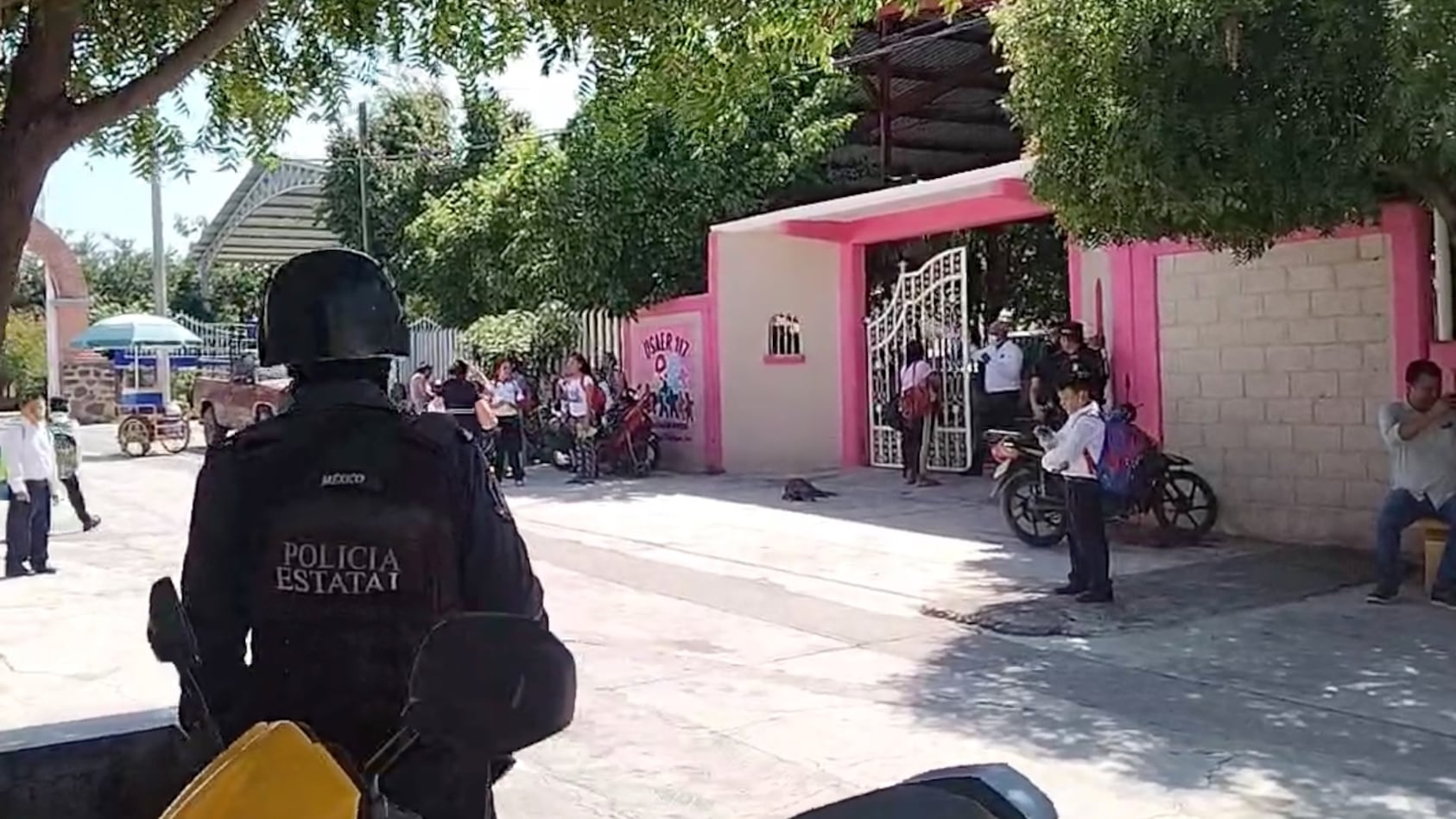 Reanudan clases escuelas de San Miguel Totolapan, Guerrero.