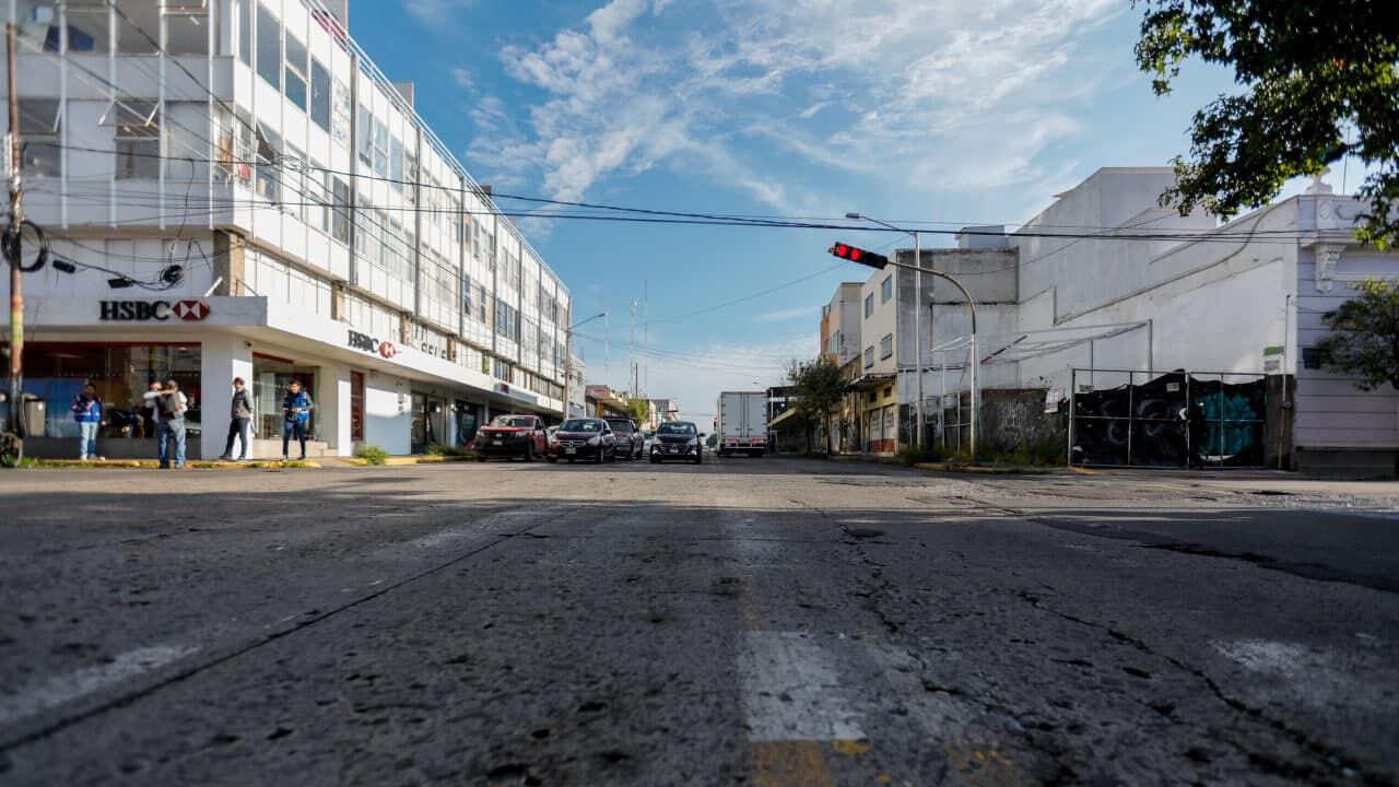 A pesar de ser una de las avenidas más transitadas de la ciudad, desde hace años la vialidad no recibe una “manita de gato”.