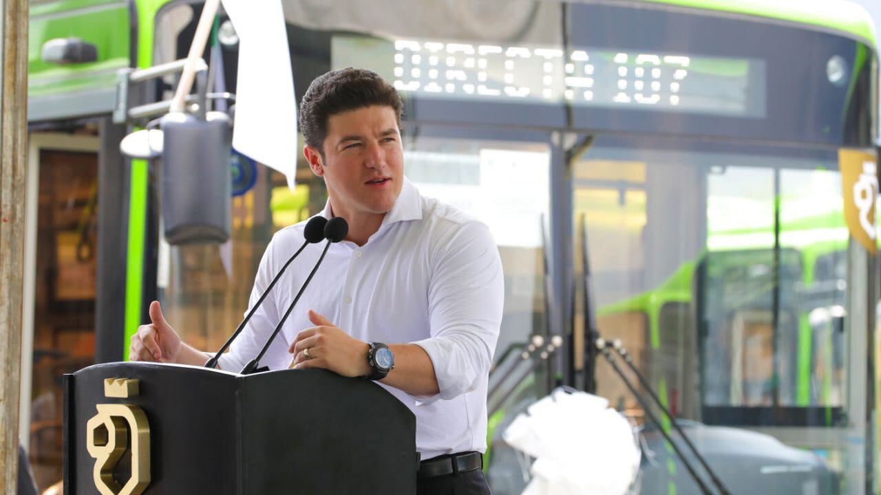El gobernador recibió el lunes pasado, en su casa, a los directivos de Tesla.