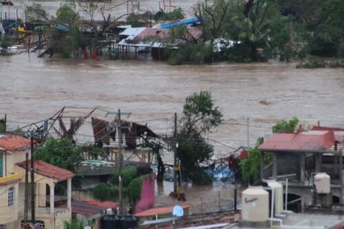 Huracán Otis desborda río e inunda calles del municipio de Coyuca de Benítez