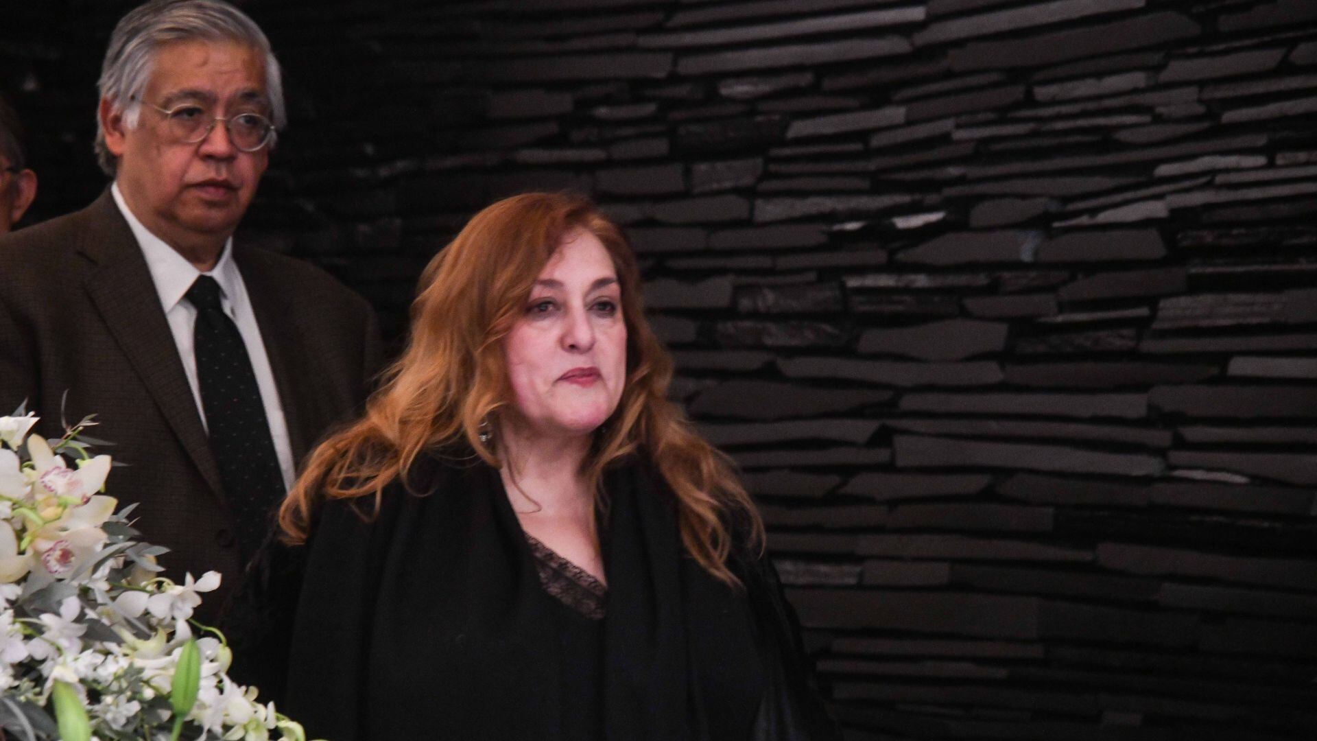 Con guardia de honor despiden a icónica periodista Cristina Pacheco