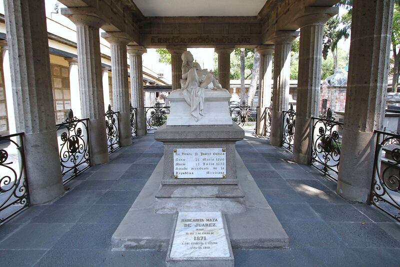 Panteón San Fernando