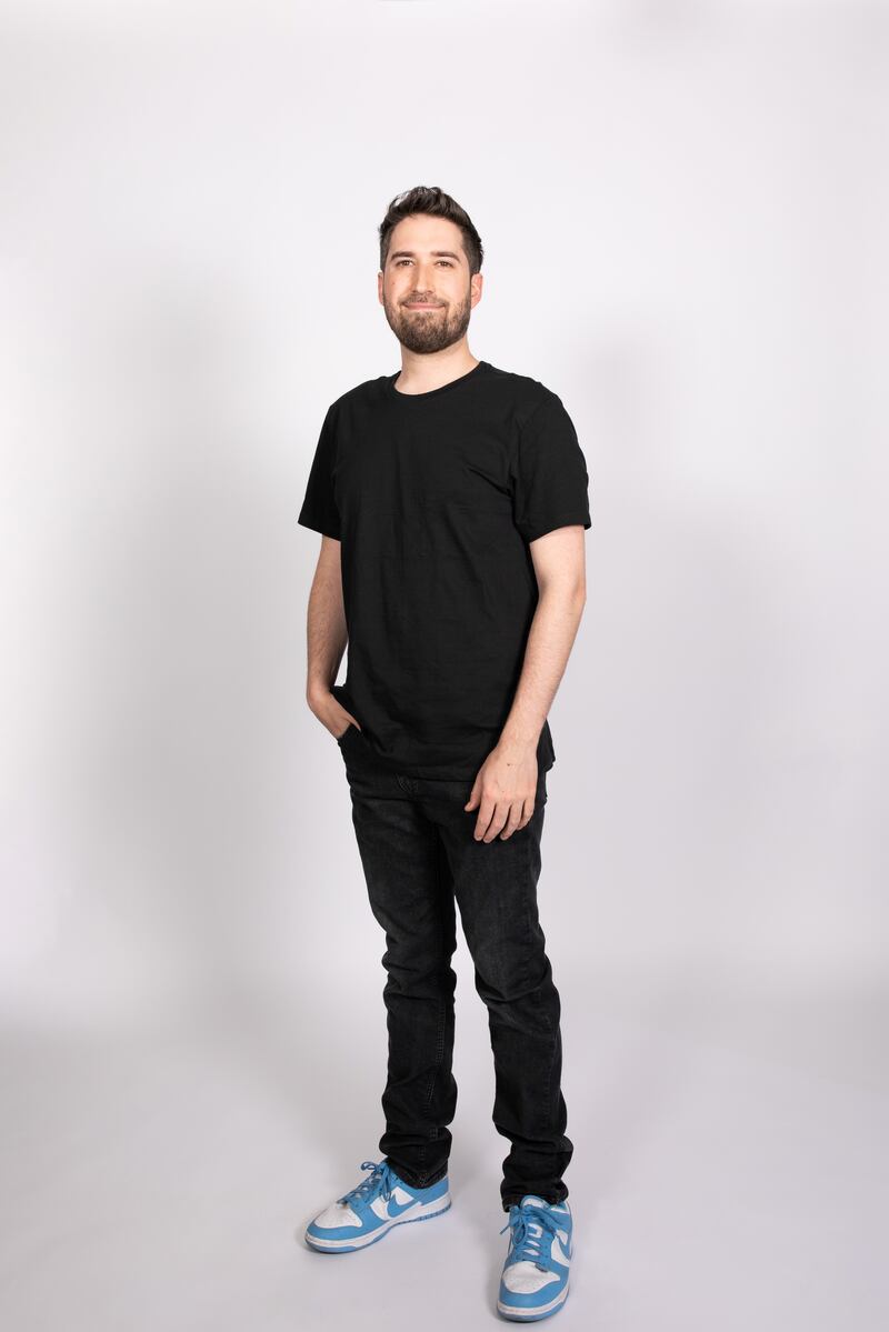 Alex Fernández enfrenta la depresión con su show ‘Sin toronja’