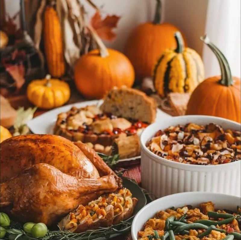 Un hotel en la capital ofrece menú de mediodía y cena buffet para vivir la tradición con elegancia y sabor contemporáneo