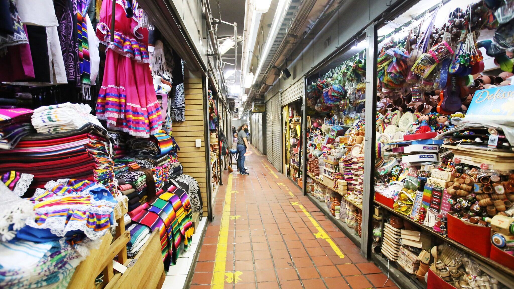 Ya hay varias partes que se encuentran reactivadas dentro del Mercado San Juan de Dios y mañana abrirán 500 locales más.