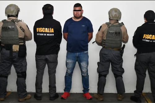 Detienen a mando policial en Edomex por golpear a su pareja; ofreció soborno y portaba droga