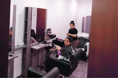 “Yo me arreglo en mi casa”: Alito y Lilly Téllez arremeten contra el salón de belleza del Senado