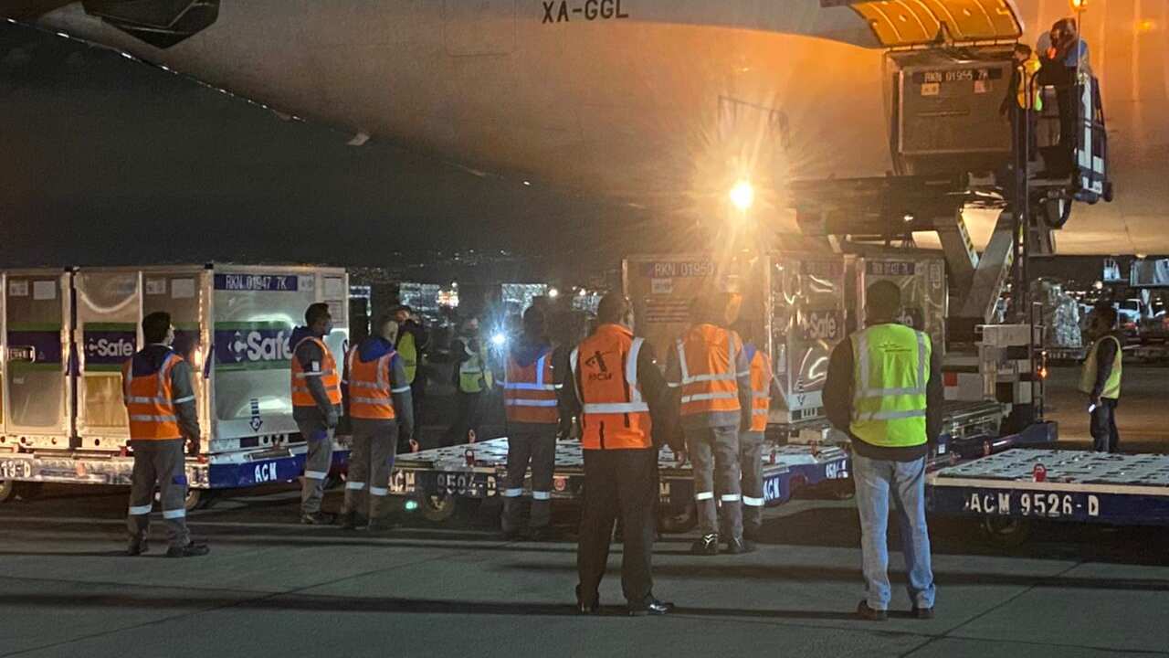 México recibe 1.2 millones de vacunas AstraZeneca contra Covid-19