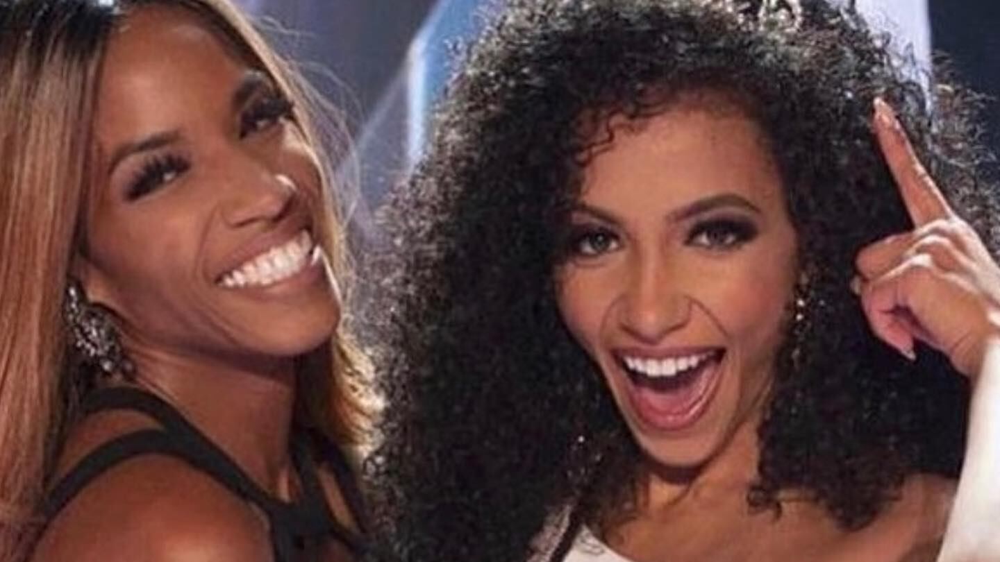 April Simpkins madre de Miss USA Cheslie Kryst reveló un emotivo mensaje en su red social de Instagram sobre lo doloroso que ha sido su partida.