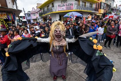 Arranca el desfile de las Momias en Almoloya de Juárez