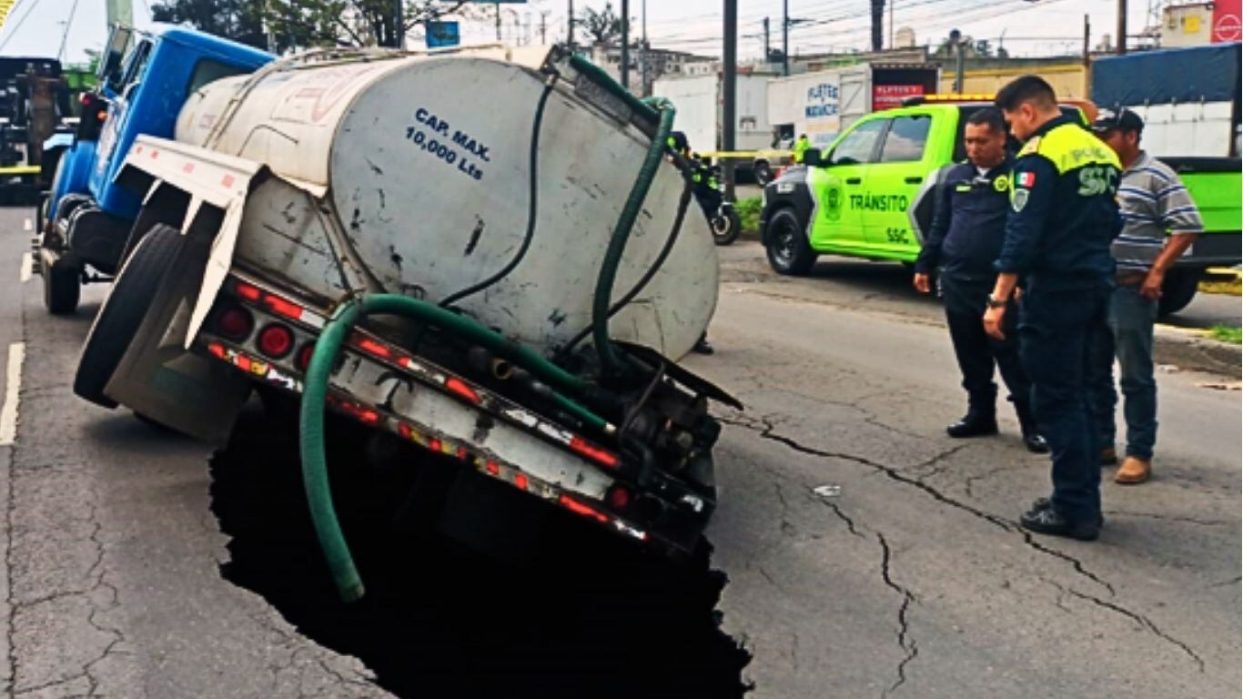 Se abre socavón en la Ignacio Zaragoza