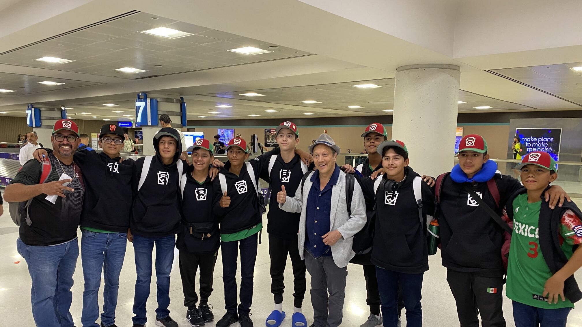 Rob Schneider y Liga Mario Mendoza