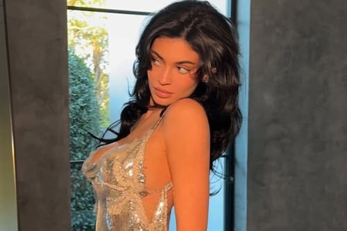 Kylie Jenner enciende el internet al modelar con ropa interior de Skims