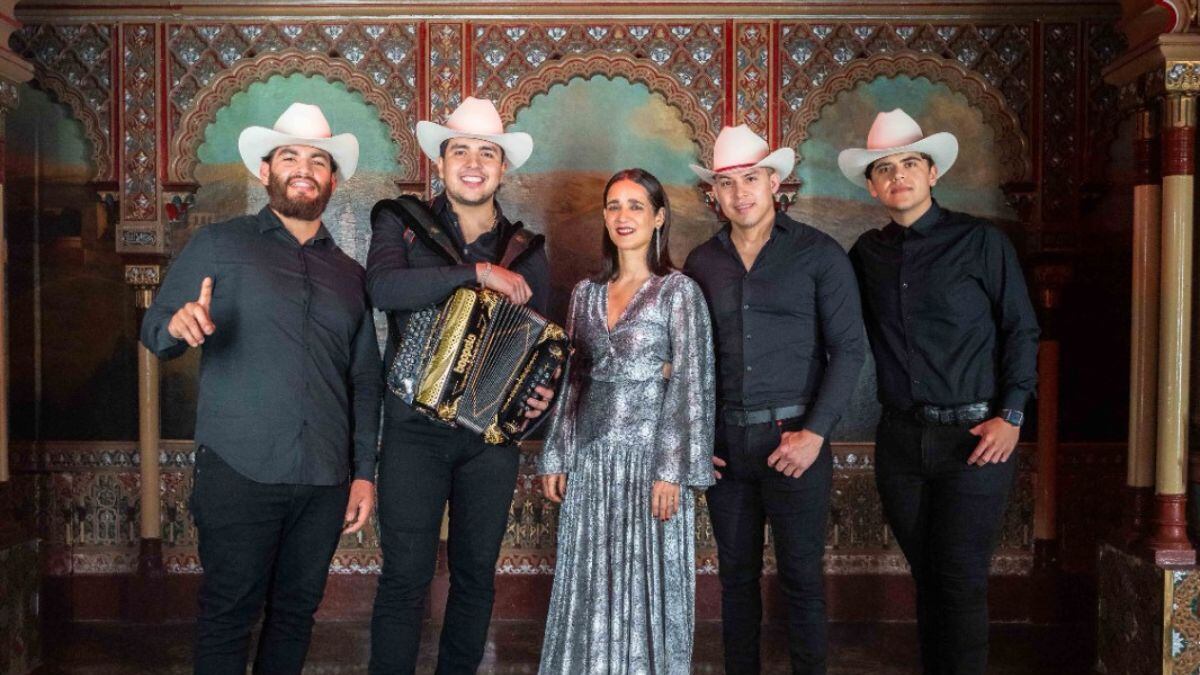 Territorio Grupero: Julieta Venegas le da un giro a su éxito ‘Andar Conmigo’ de la mano del grupo Marca Registrada por Tere Aguilera