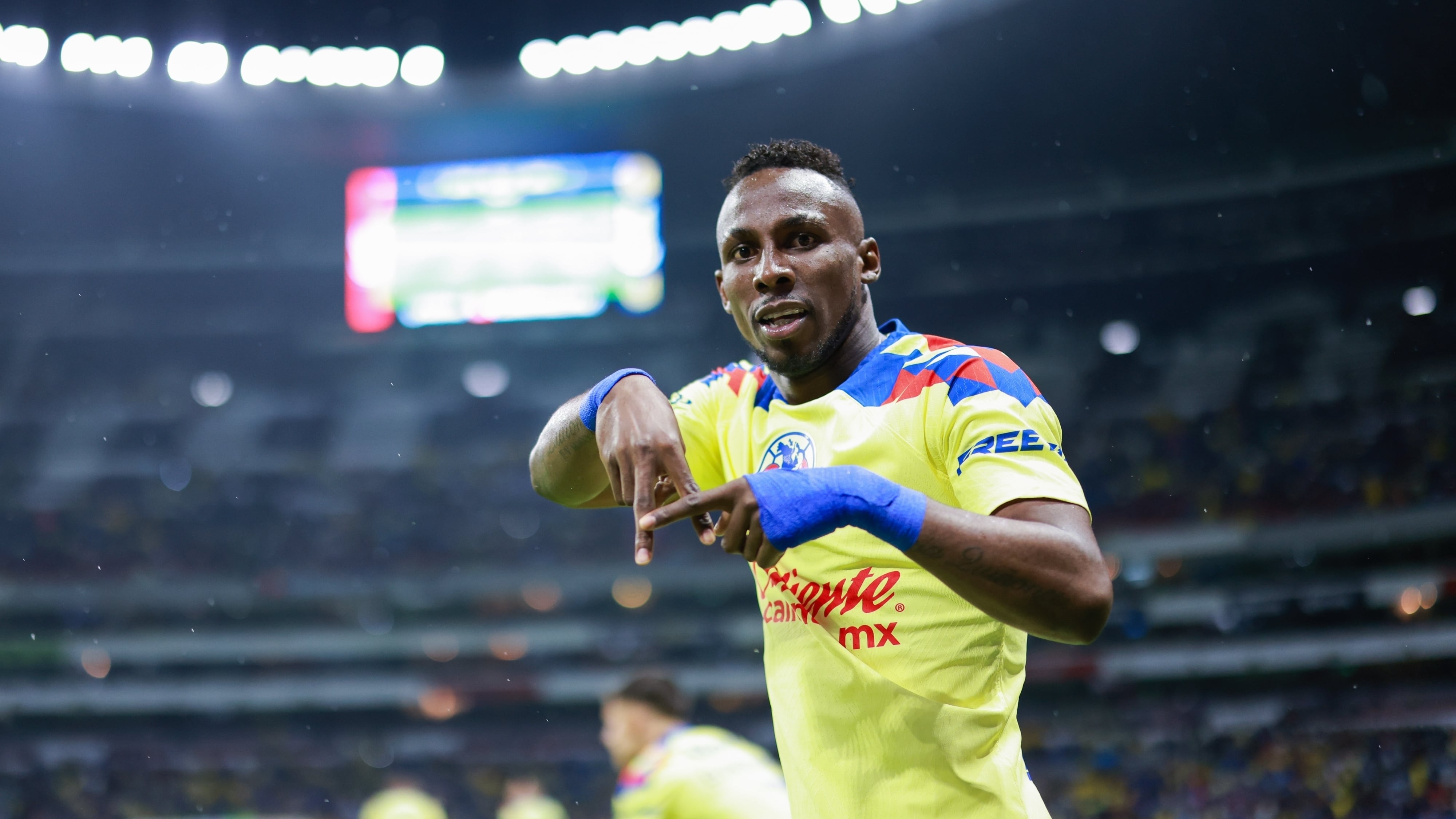 Julián Quiñones busca un lugar en el Tri