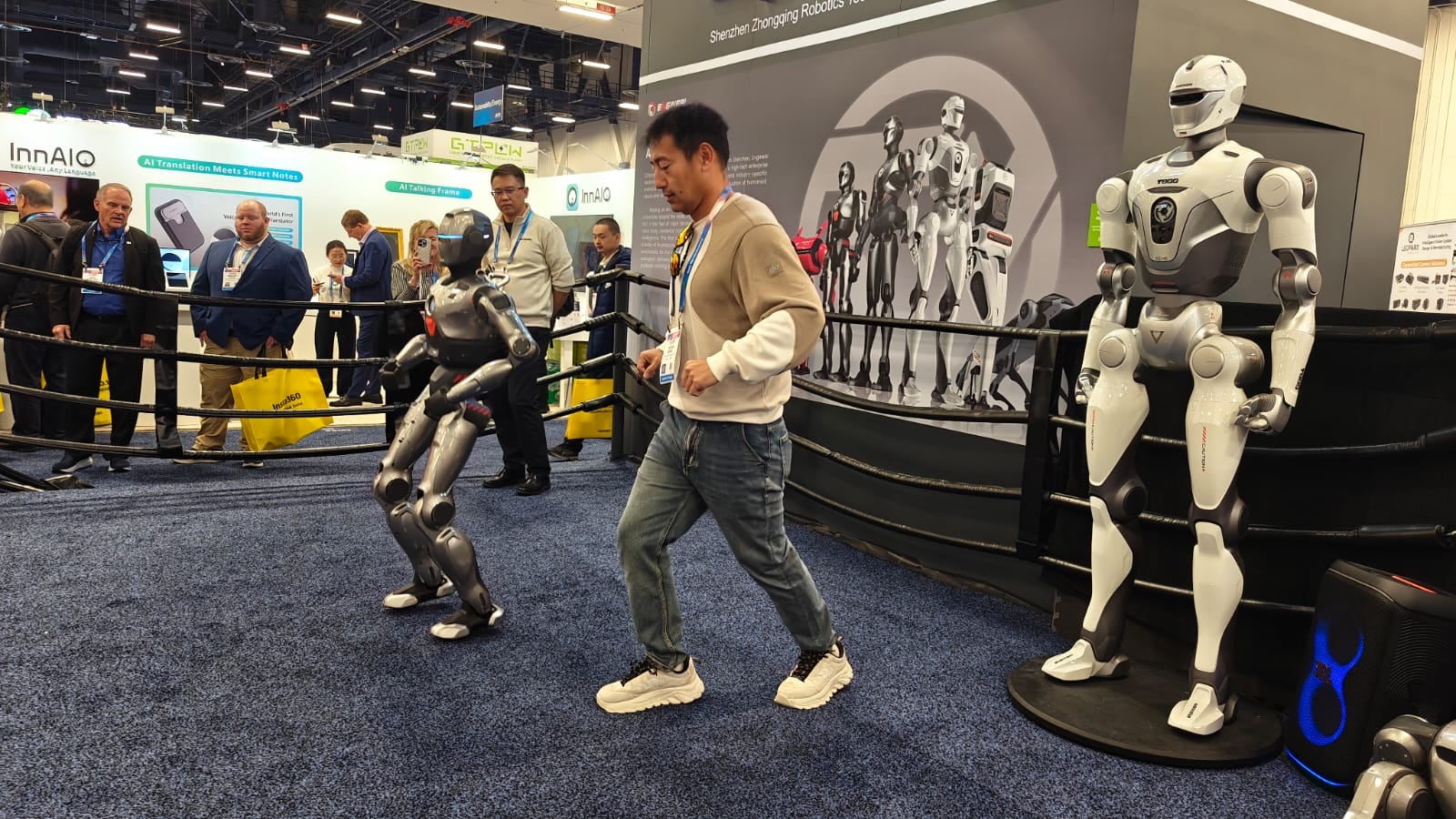 Este robot puede realizar complejos movimientos.