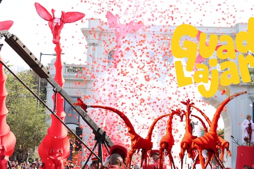 ¡“Les Girafes” de ochos metros toman la Vía RecreActiva! Reportan más de 15 mil asistentes