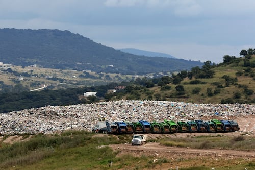 Cierre de relleno sanitario de Huehuetla obliga a 10 municipios a llevar su basura a Teziutlán