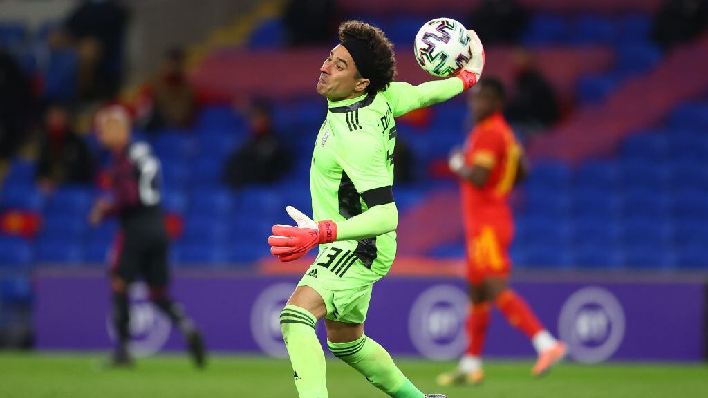 Guillermo Ochoa desea regresar a México con una medalla