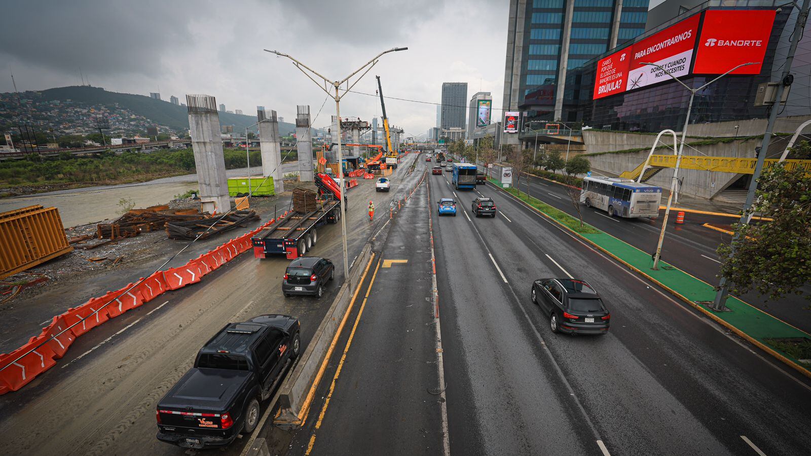 Monterrey tuvo serias afectaciones en las vialidades.