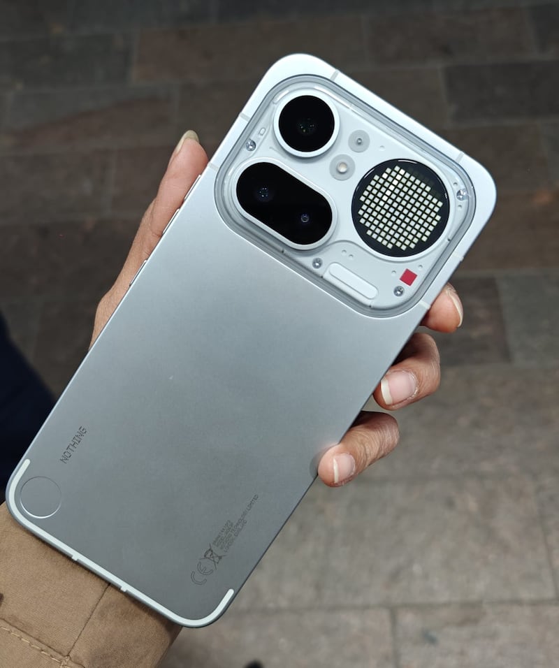 Charlie Smith, Chief Brand Officer de Nothing, explica cómo el diseño emocional, la colaboración con la comunidad y la cultura creativa están redefiniendo la forma en que interactuamos con la tecnología