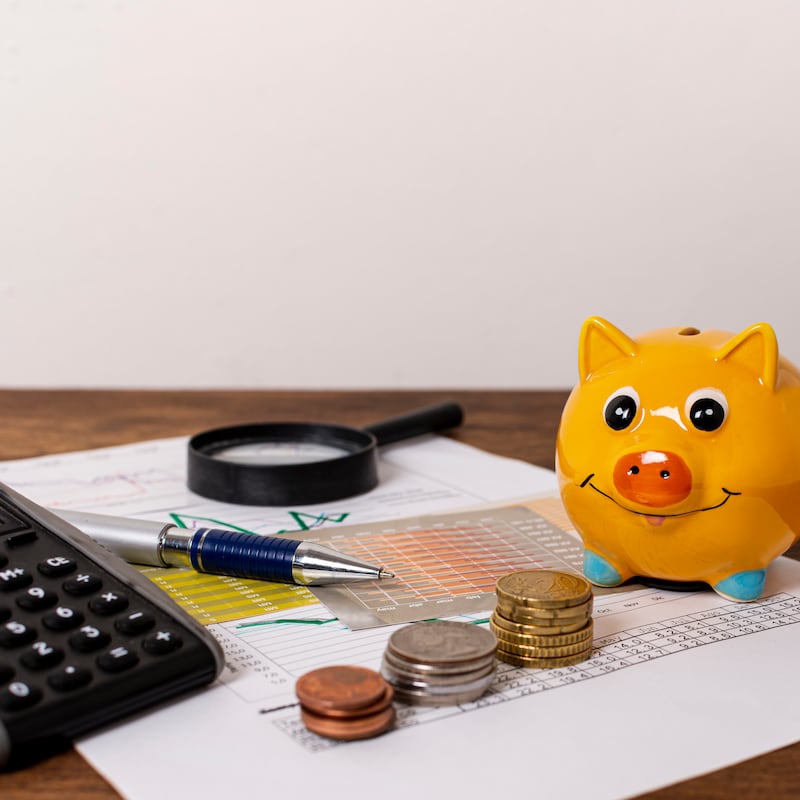 Un fondo de ahorro personal te permite separar dinero de forma ordenada para destinarlo a una meta específica en un plazo definido.  Foto: Magnific.