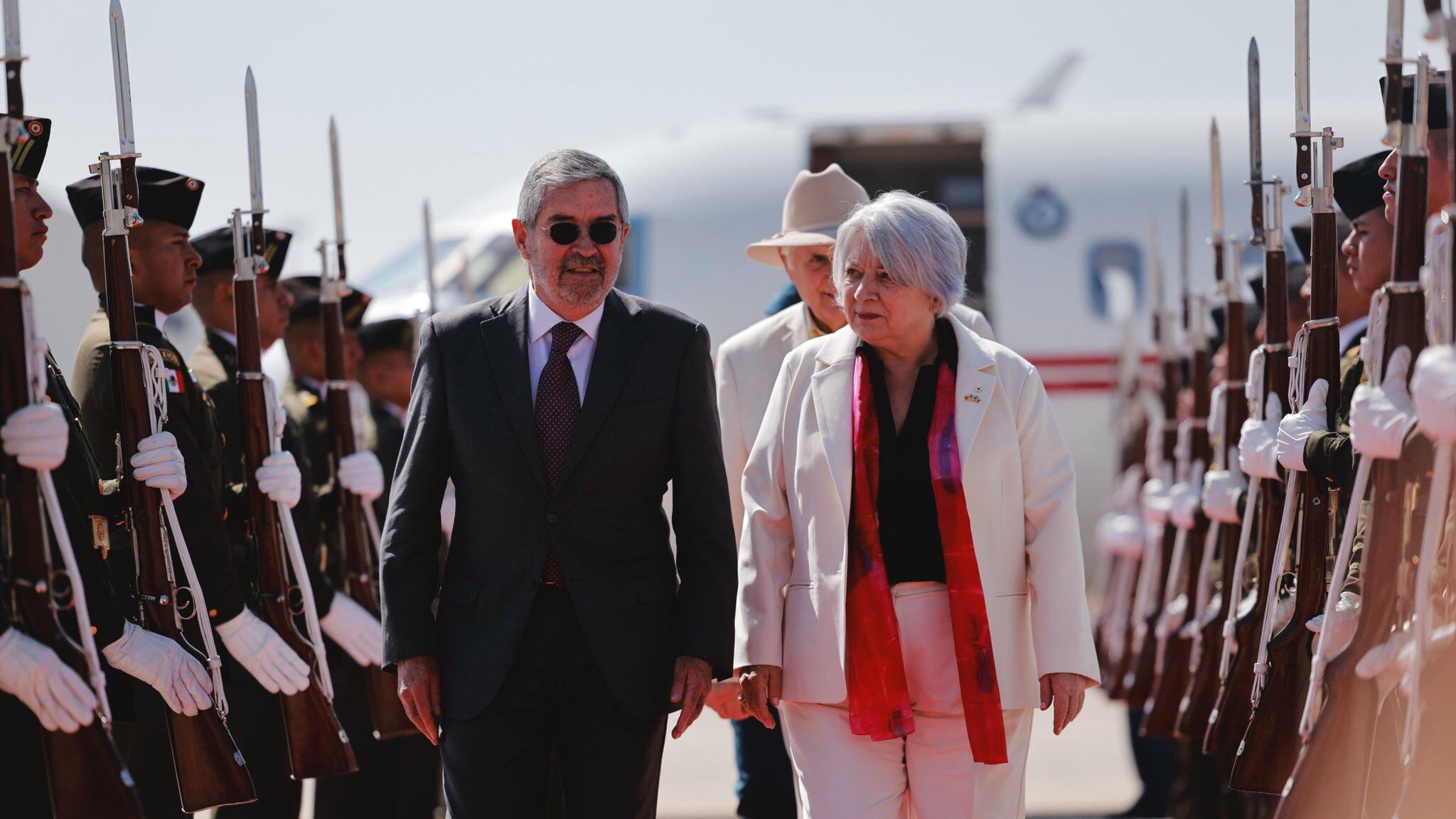Mary Simon, gobernadora general de Canadá, llega a México para tener un encuentro con la presidenta de México.