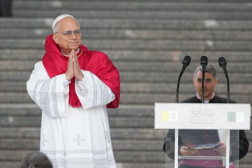 ¡Susto para el Vaticano! Avión del papa León XIV registra falla técnica previo a su viaje a Roma