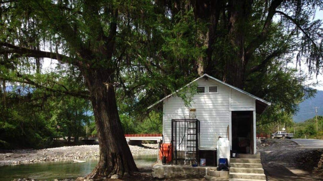 La última vez que el río se llevó el estanquillo, fue durante el huracán Álex.