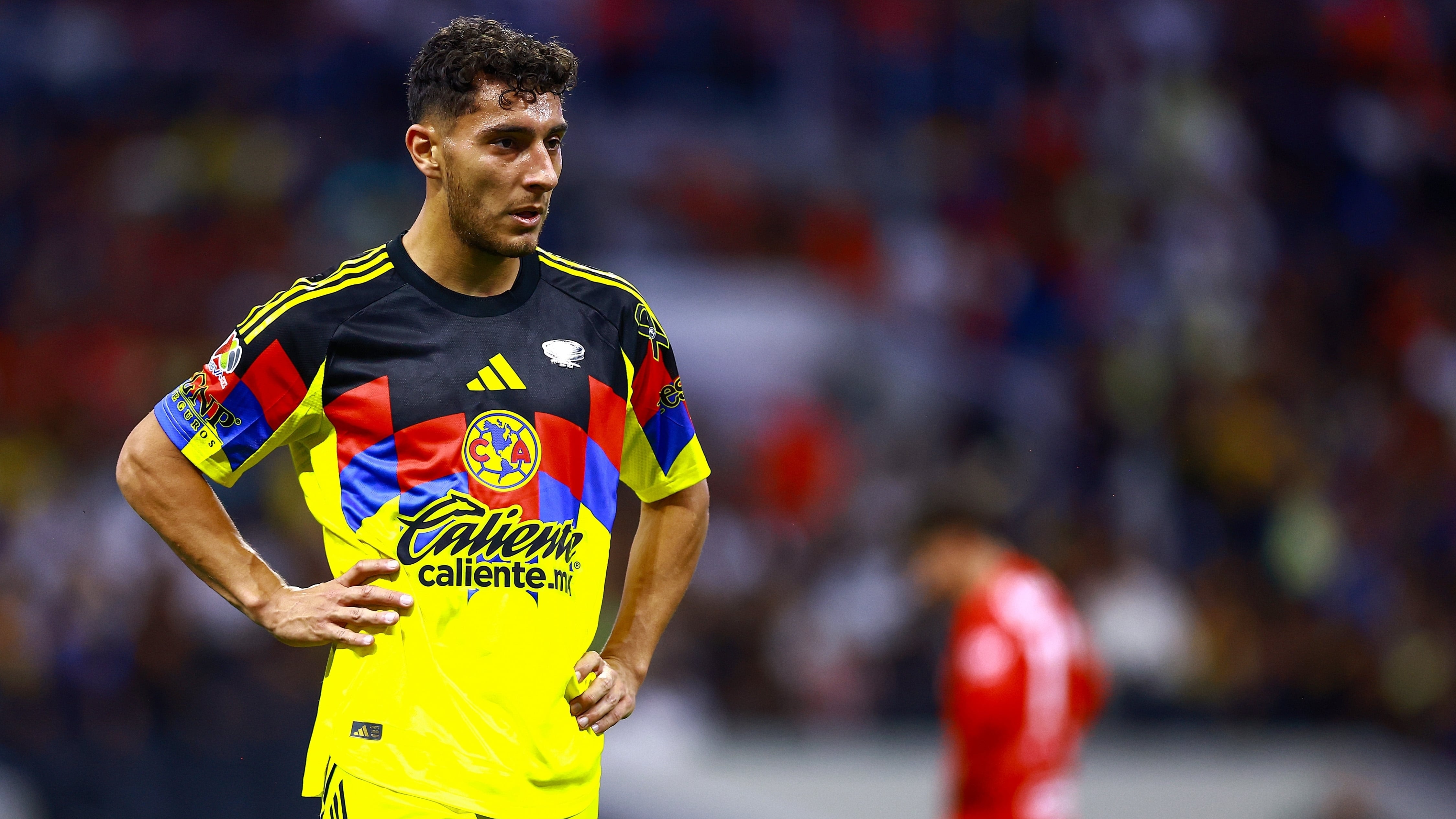 Sebastián Cáceres salió lesionado ante Pumas.