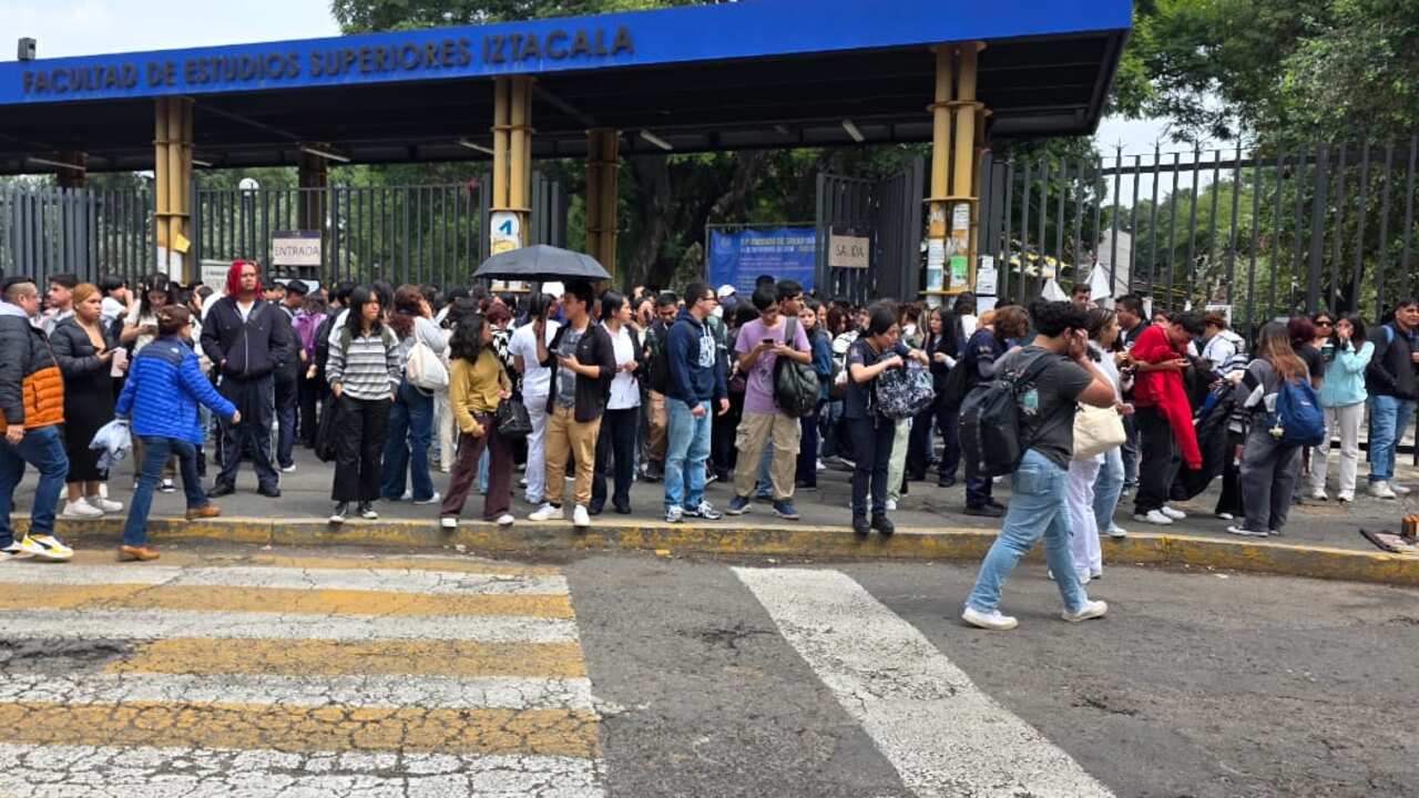 Desalojan la FES Iztacala de la UNAM tras recibir un mensaje anónimo con una posible amenaza de bomba.