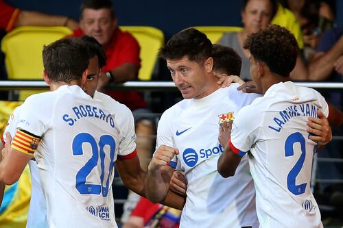 Barcelona remonta para vencer 4-3 al Villarreal. Lewandowski anota su primer gol