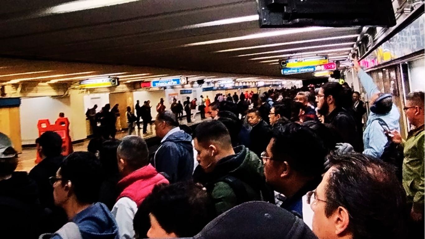 Saturación de pasajeros en Línea 2